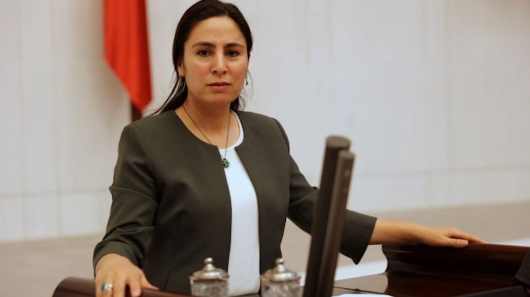 Axaftina Perlemantera HDP'ê Ayşe Surucu di perlemana Tirkiyê de hat birîn