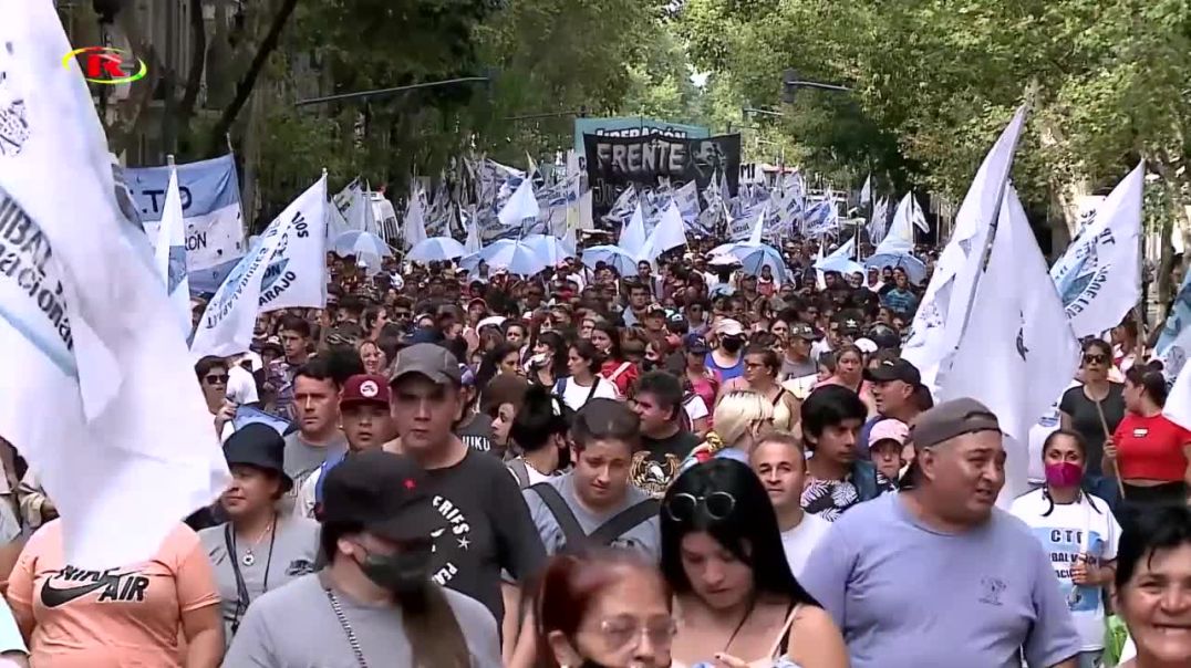 ⁣Arjantîn..Bi hezaran kes li dijî biryara IMF li Buenos Aires daketin qadan
