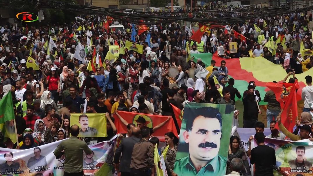 ⁣بمشاركة عشرات الآلاف شعوب إقليم الجزيرة تُندّد بخيانة الحزب الديمقراطي الكردستاني مع الاحتلال التركي