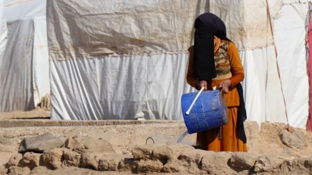 ⁣ازدواجية المنظمات الإنسانية والإغاثية وحرارة الصيف تزيد معاناة آلاف النازحين في ريف دير الزور