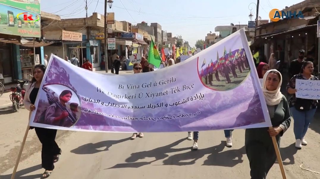 ⁣​​​​​​​أهالي عامودا ينددون خلال مظاهرة بخيانة الديمقراطي الكردستاني والهجمات التركية على المنطقة