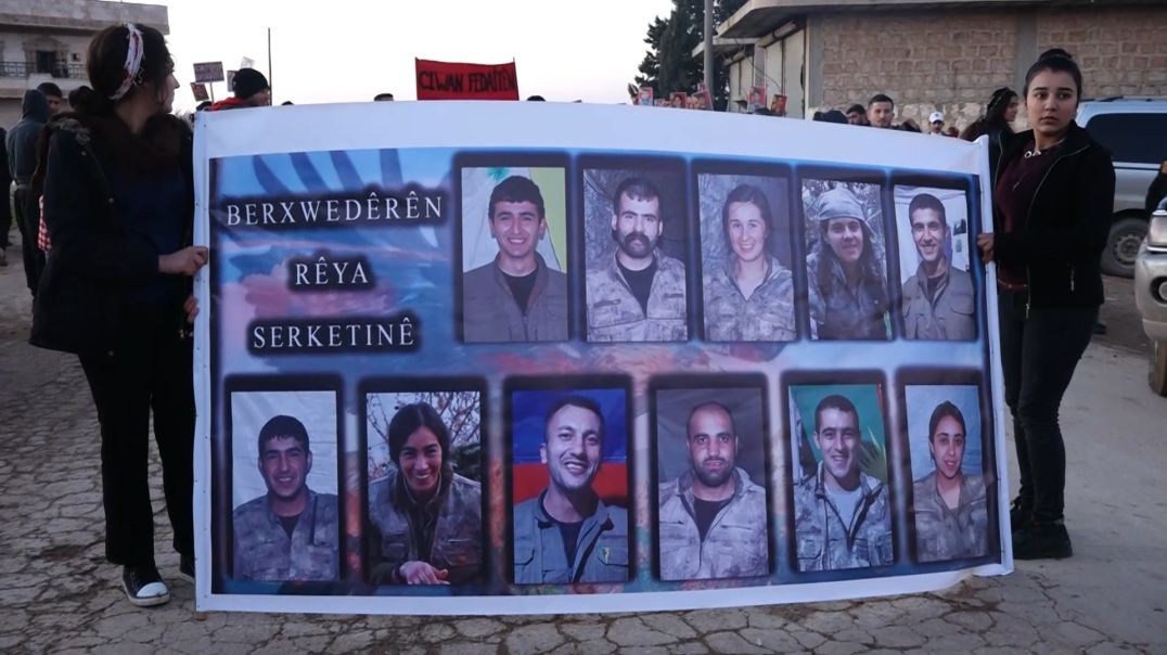 ⁣Ciwanên Şoreşger ên Efrînî bi meşekê êrişên çekên kîmyewî şermezar kirin