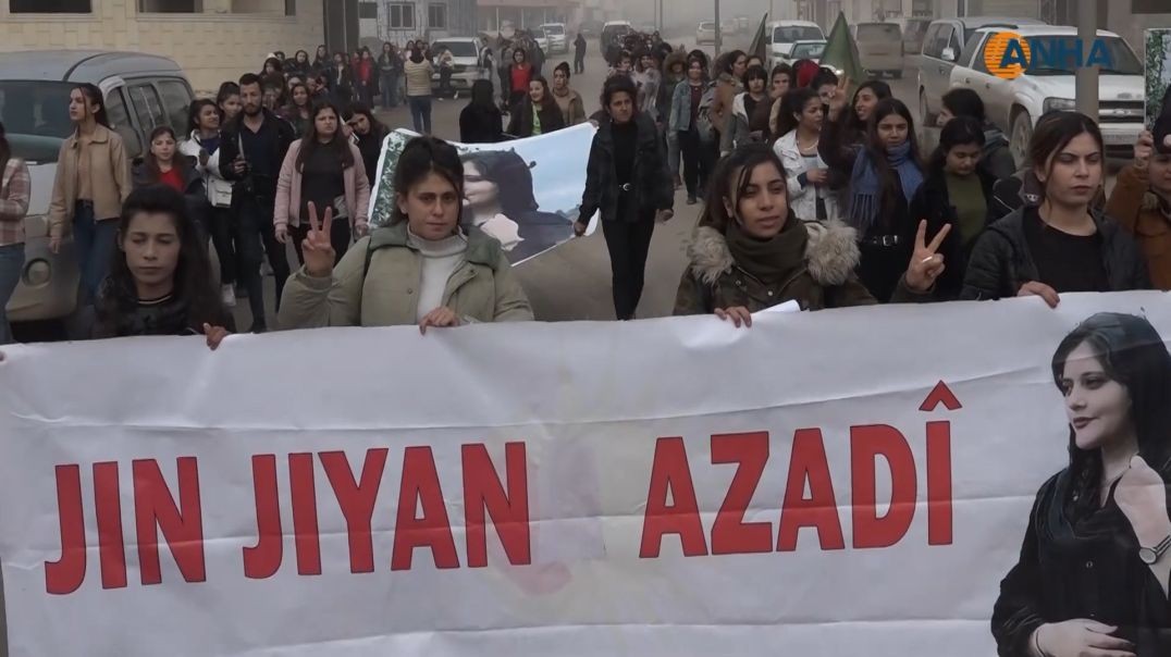 ⁣​​​​​​​تظاهرة لطلبة جامعة كوباني تضامنا مع ثورة المرأة في شرق كردستان وإيران