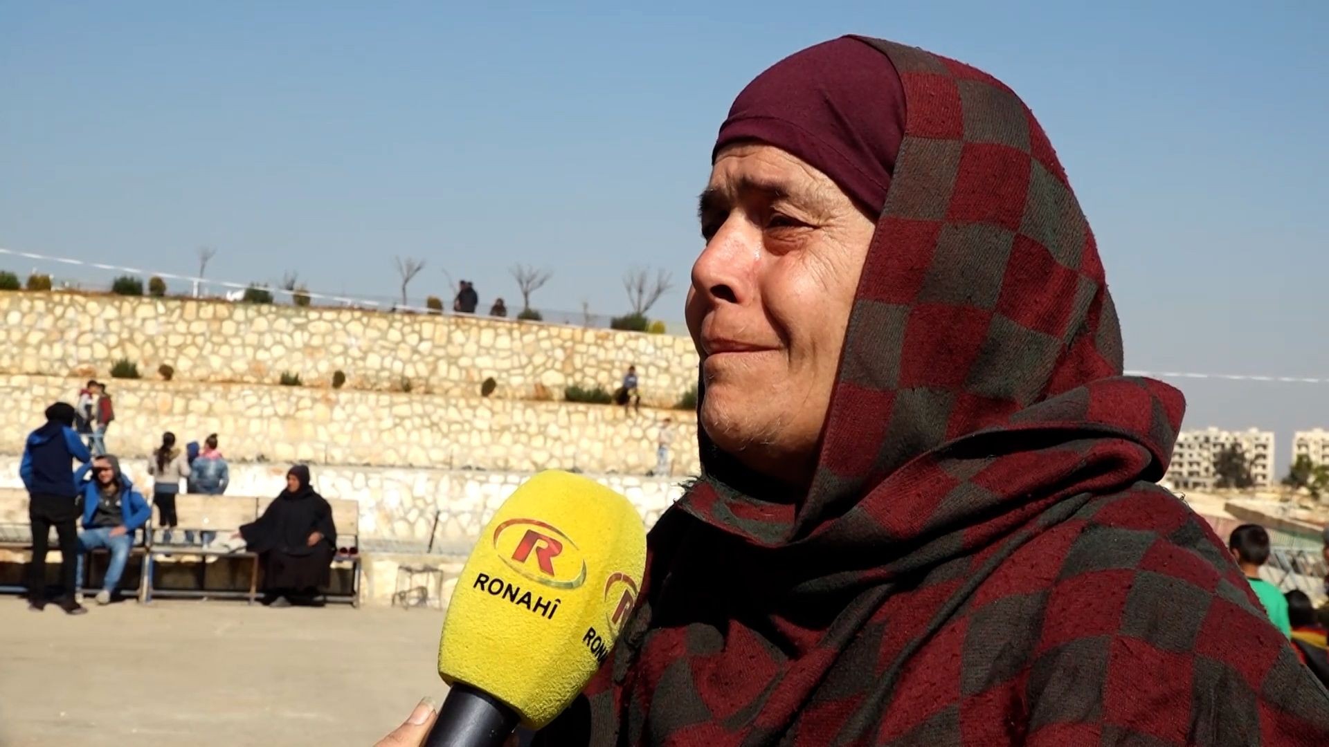 أم مسنة في حي الشيخ مقصود تروي آلامها ولحظات حدوث الزلزال - تقرير: ليلى عبدي