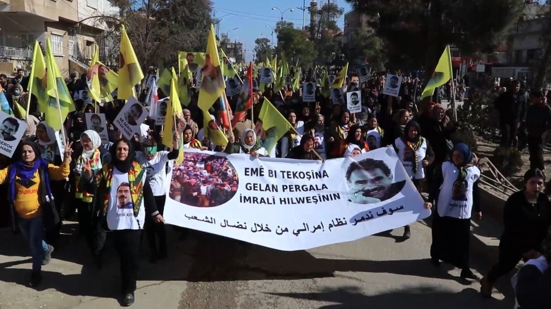 عشرات الآلاف في شمال وشرق سوريا ينددون بالمؤامرة الدولية على القائد أوجلان