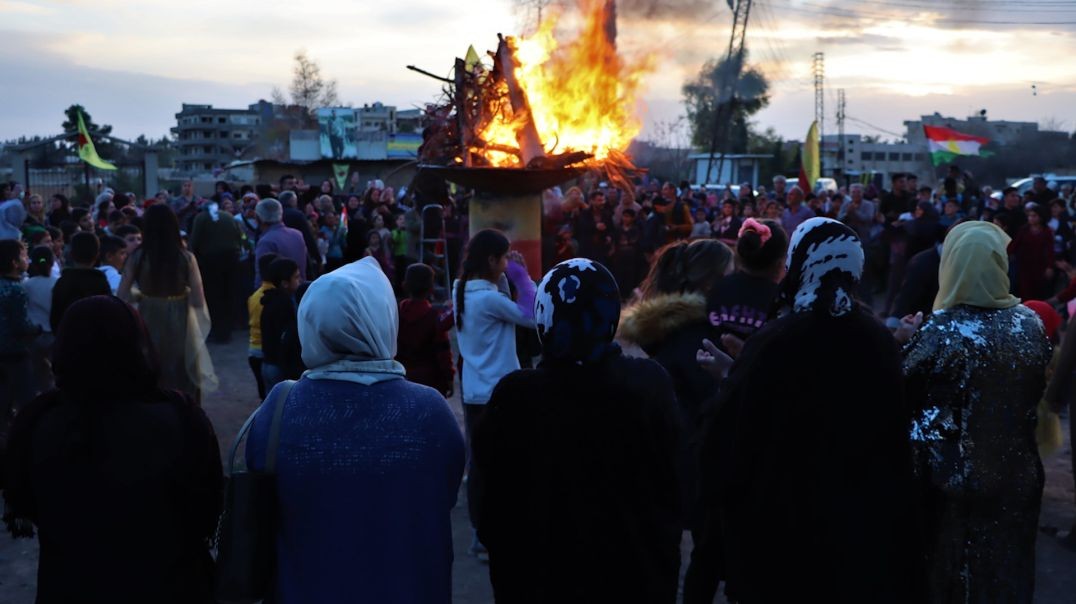 ⁣Li Qamişloyê meşaleya Newrozê hat pêxistin