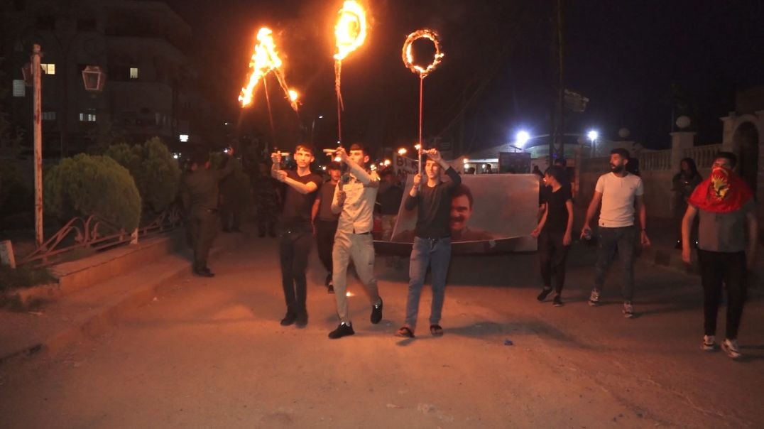 ⁣Qamişlo-Bi meşekê ciwanan daxwaza azadiya fîzîkî a Rêber Ocalan kir