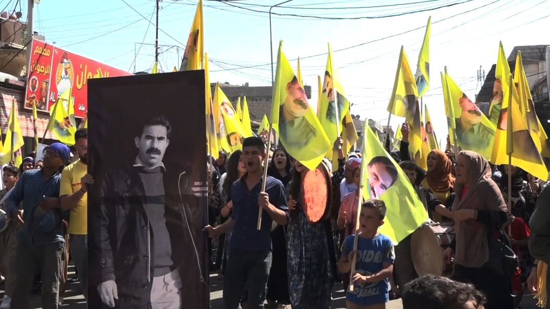 ⁣تظاهرات حاشدة في شمال وشرق سوريا تنديدا بتسليم الفاشية رسائل تهديد للقائد عبد الله أوجلان