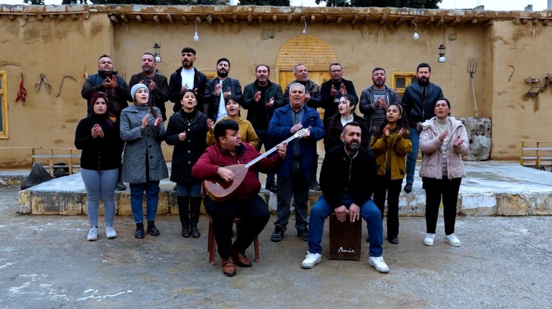 ⁣DOSYA-Hunermendên Kobanê ji bo berxwedaniya QSD’ê klîbekî amade dikin