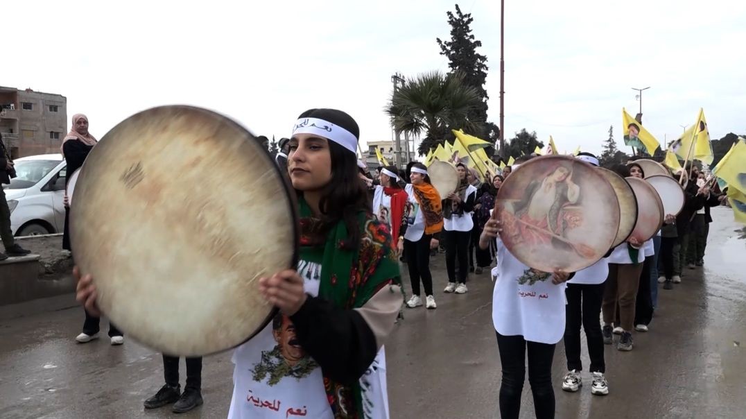 ⁣ملف - مسيرة نسائية في الرقة للمطالبة بحرية القائد عبدالله أوجلان الجسدية