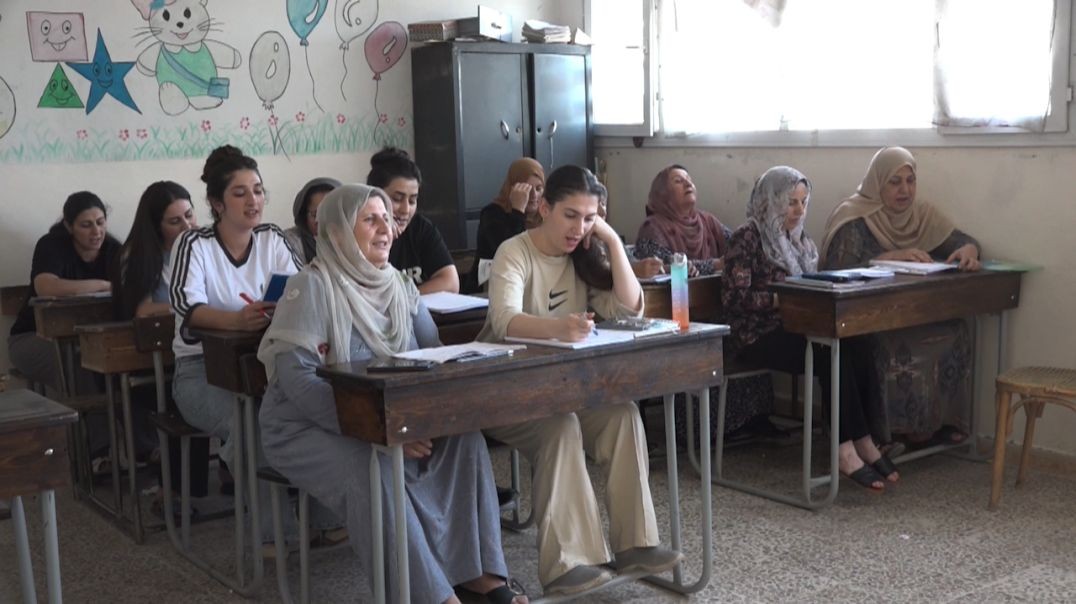 ⁣Li bajarê Qamişlo gurûpek dayîkên temen mezin xwe fêrî Zimanê Kurdî dikin  Rapor: Cûdî Elî