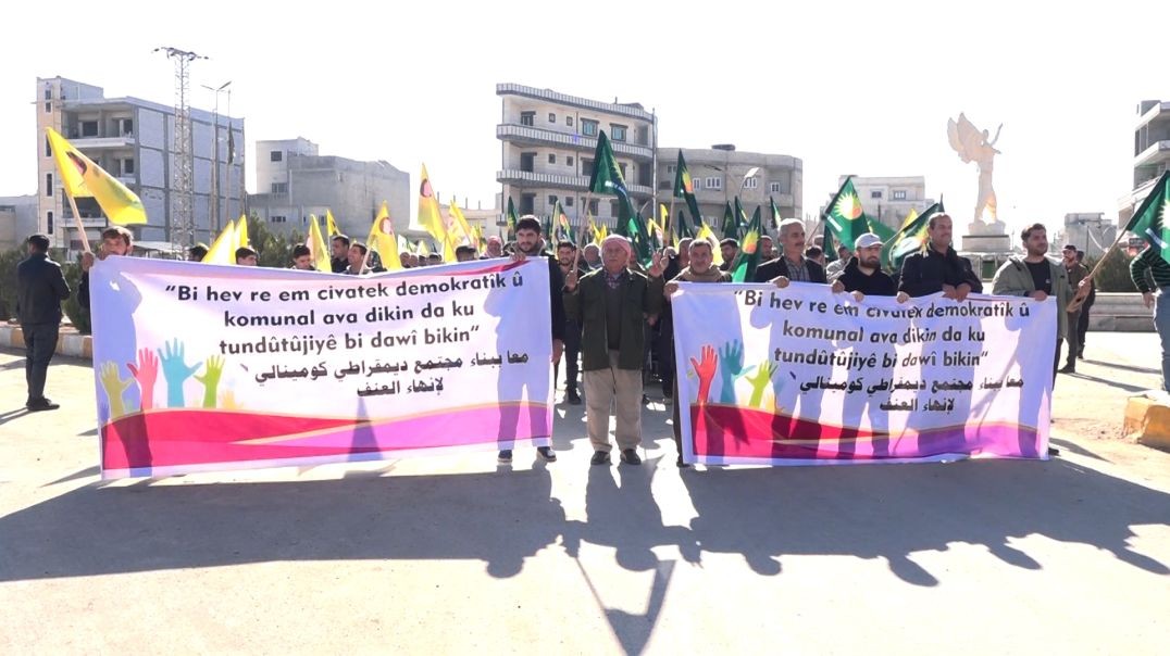 DOSYA - Li Kobanê mêran li dijî tiundiya li ser jinan meşek lidarxistin