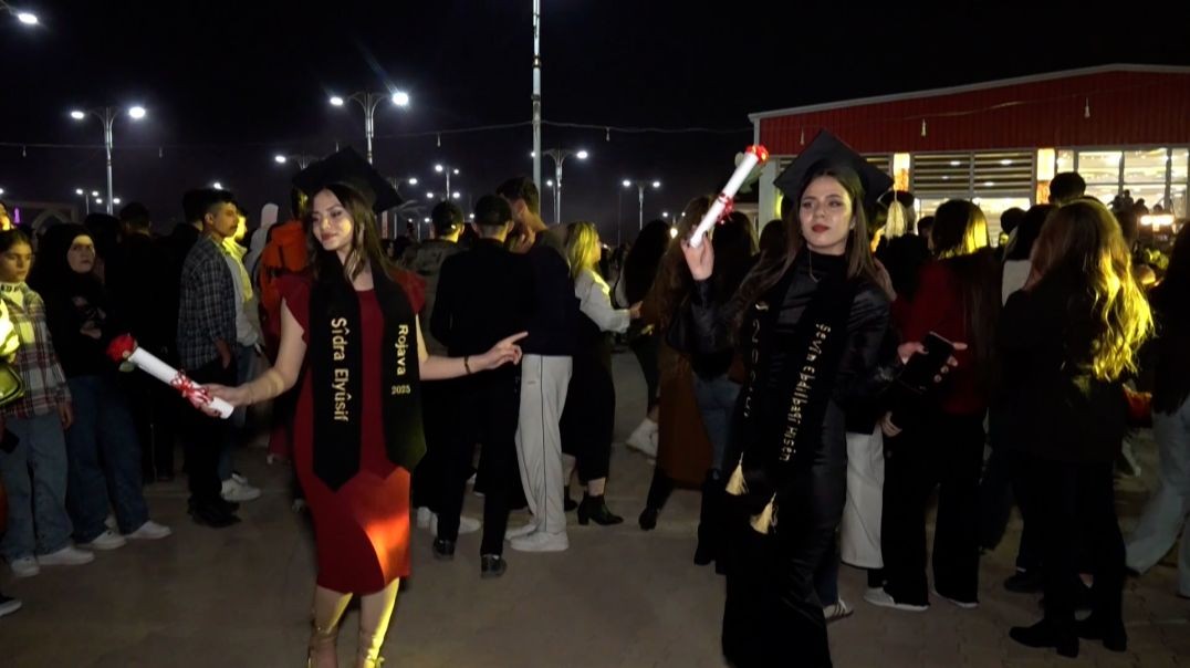 ⁣قامشلو..حفل تخرج 211 طالبة وطالباً من جامعة روج آفا - تقرير: يحيى محمد