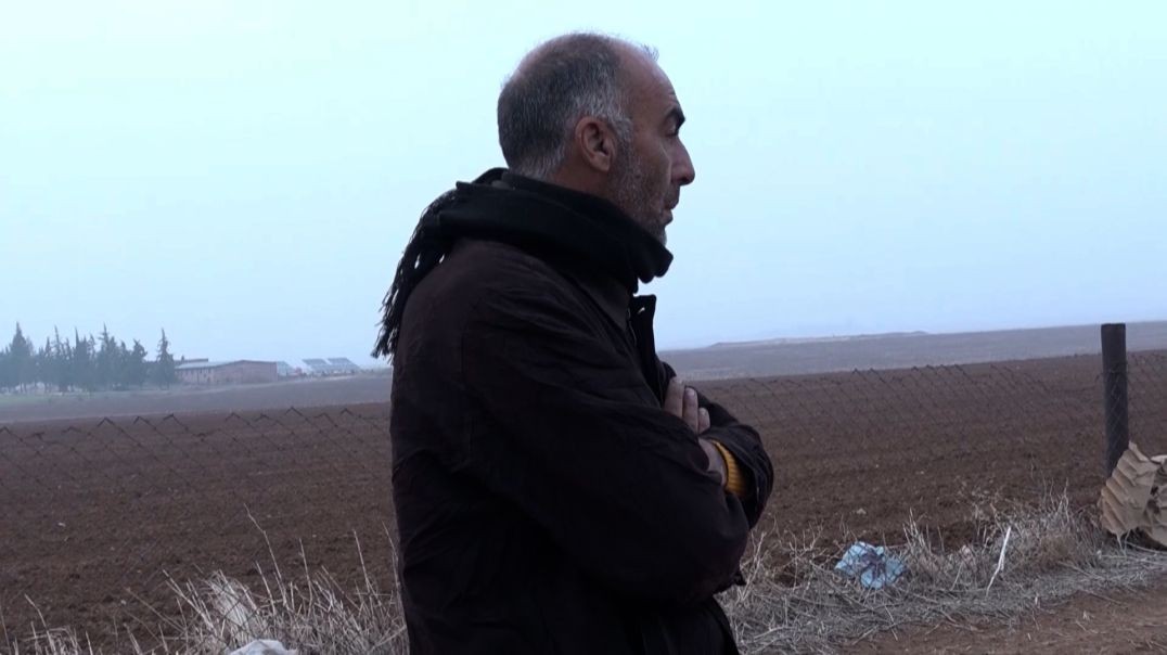 ⁣Leşkerên Tirk nahêlin cotkarên nêzî sînor erdê xwe biçînin