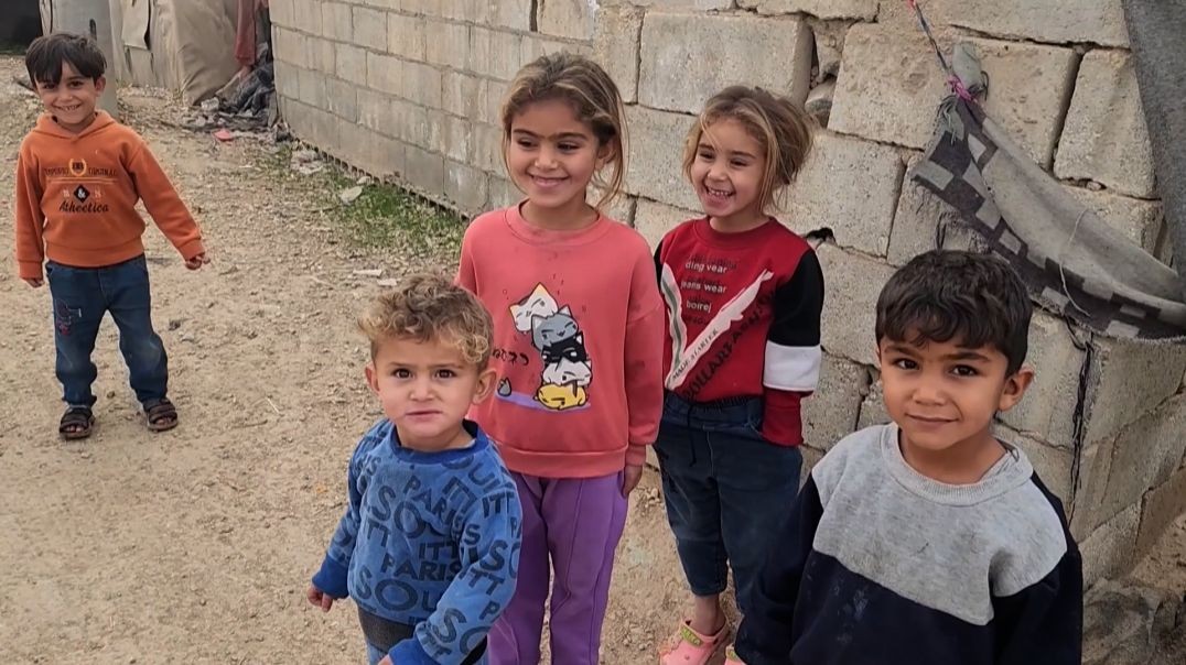 خلف الستائر المهترئة وغياب الاستجابة الإنسانية...تفاقم معاناة النازحين في مخيم واشوكاني