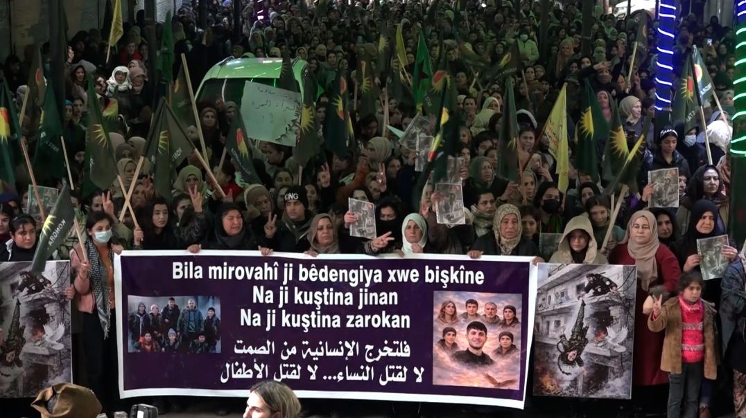 ⁣Jinan li Kobanê li dijî hovitîya ser cenazeyên Şervanan meşek lidarxistin